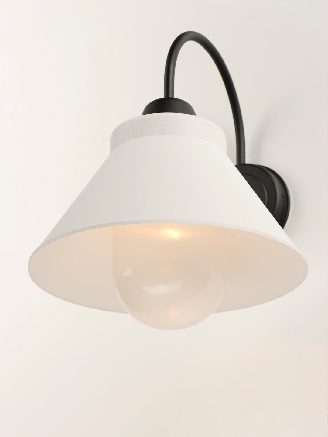Jetty 1-Light Outdoor Wall Sconce White / Black alternate view