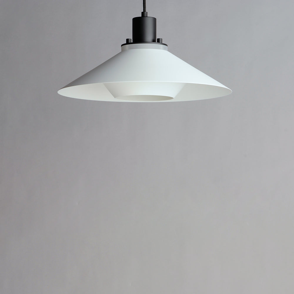 Oslo 15.75" 1-Light Medium Pendant Black / White alternate view