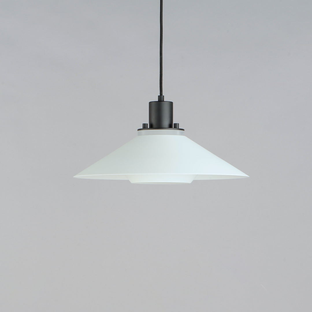 Oslo 15.75" 1-Light Medium Pendant Black / White alternate view
