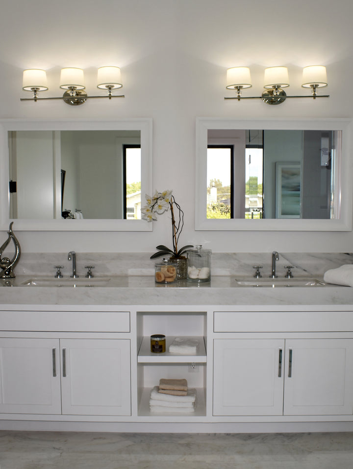 Rondo Bath Vanity White / Polished Nickel room setting