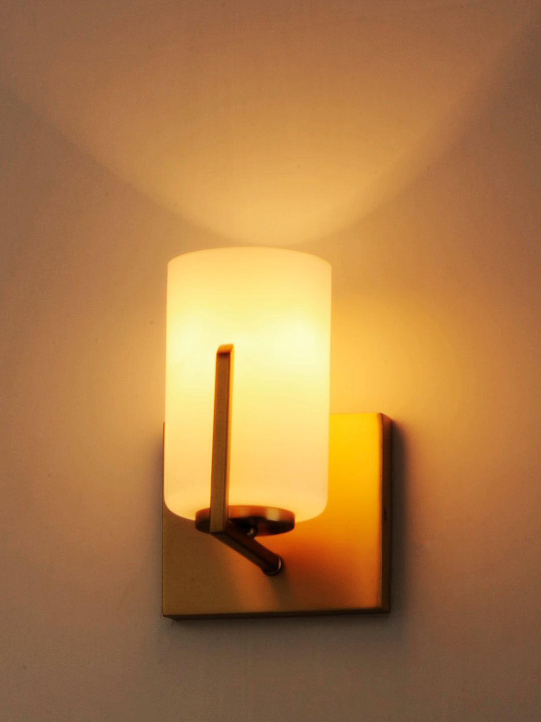 Dart 1-Light Wall Sconce