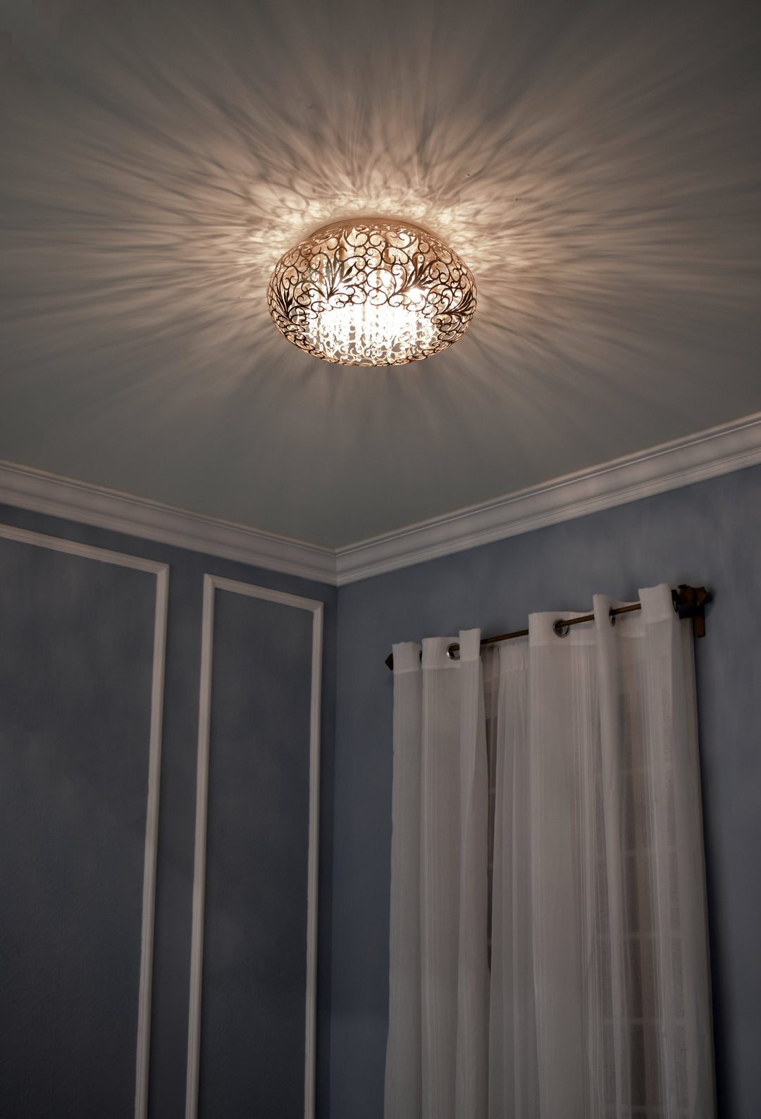 Arabesque 7-Light Flush Mount Golden Silver room setting