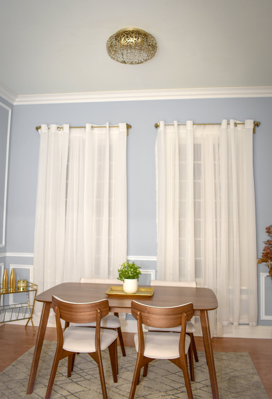 Arabesque 7-Light Flush Mount Golden Silver room setting
