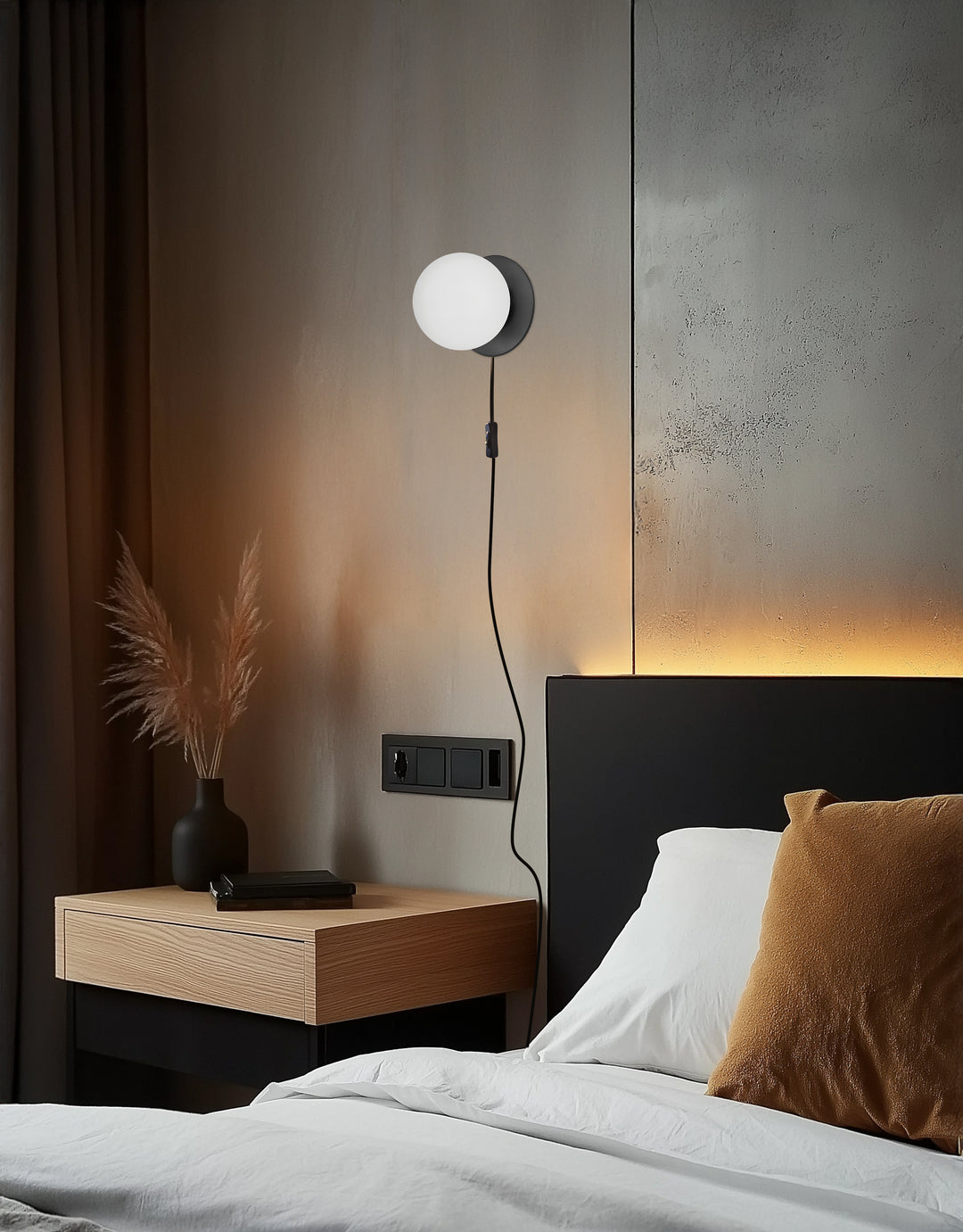 Burlat 1 Light Halogen Wall Lamp by Dainolite - view 2