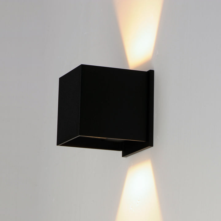 Alumilux Cube - LED Outdoor Wall Sconce by ET2 Lighting - view 4