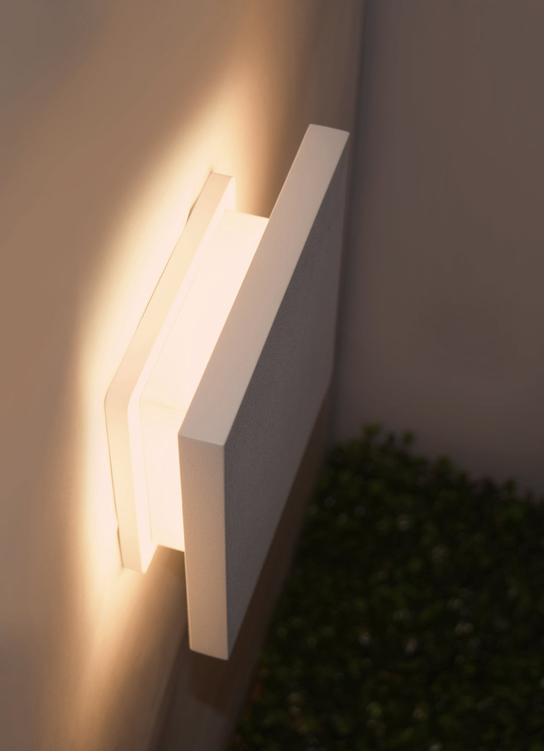 Alumilux Tau - LED Outdoor Wall Sconce by ET2 Lighting - view 4