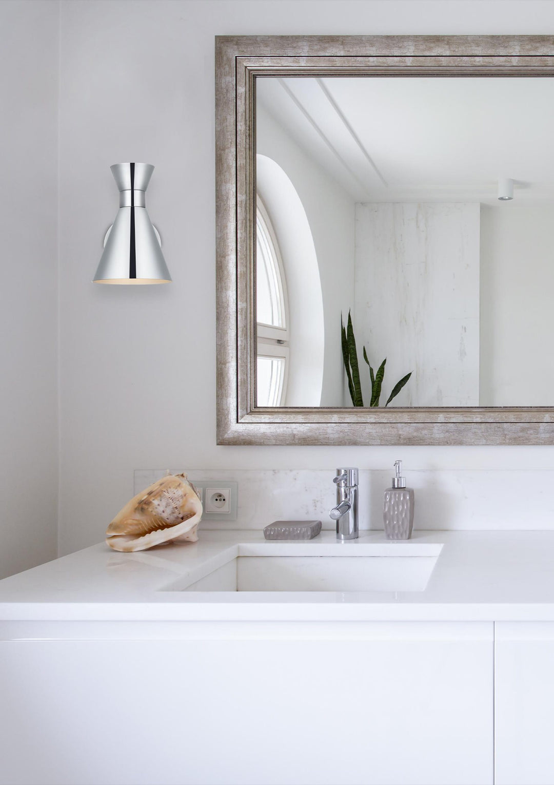 Halycon Wall Sconce by Living District - view 22