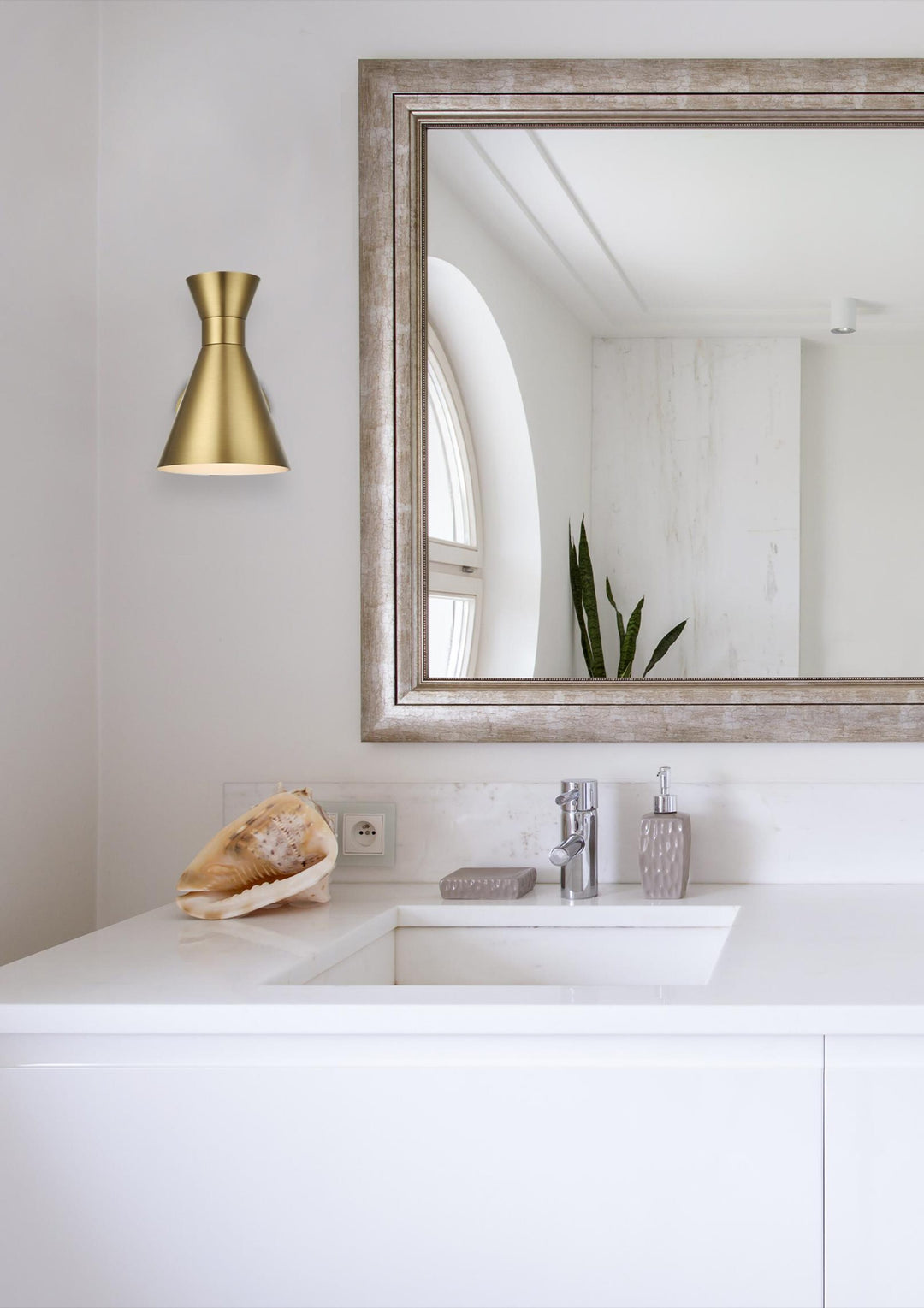 Halycon Wall Sconce by Living District - view 30