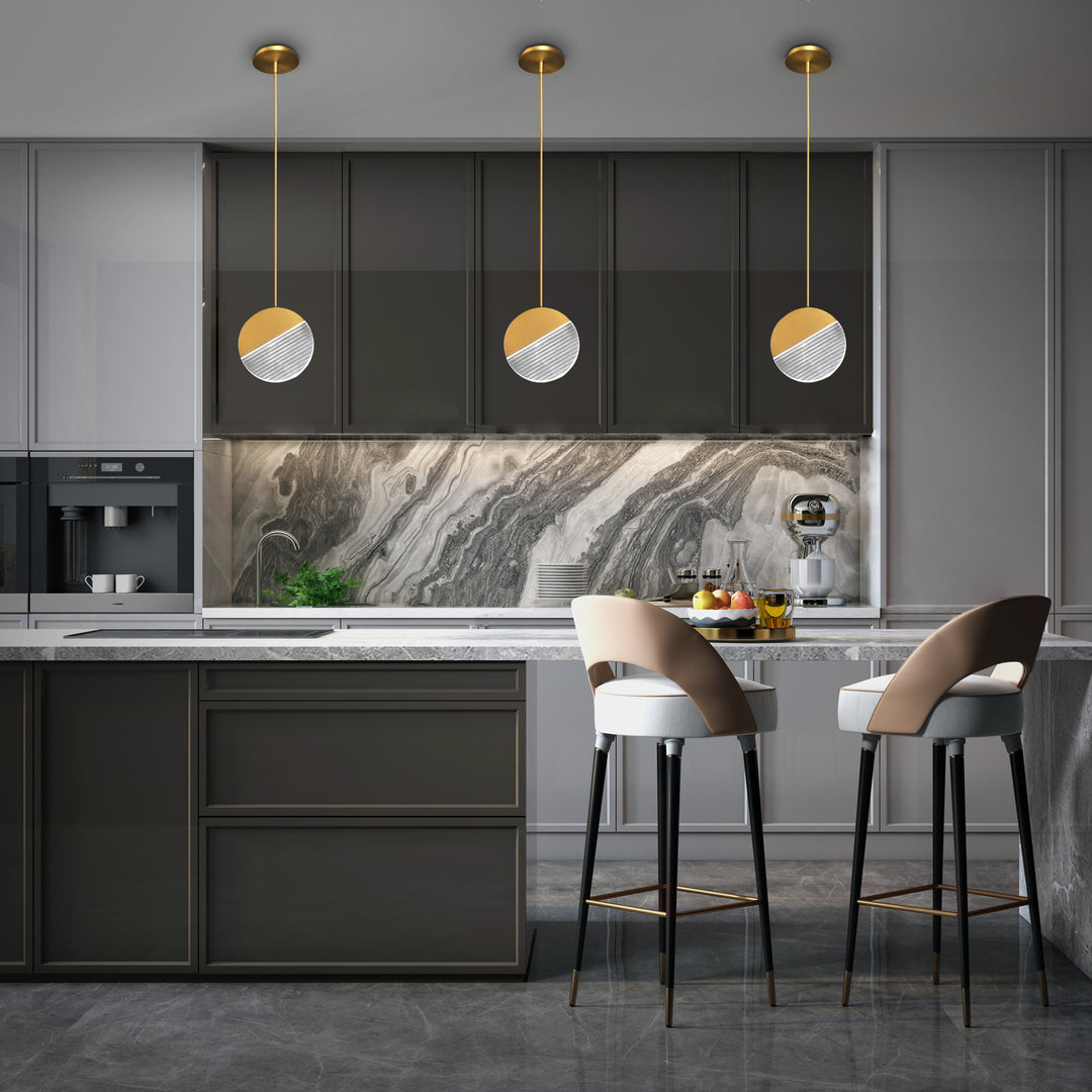 Crescent Pendant 4CCT