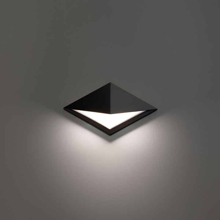 Pique Outdoor Wall Sconce 4CCT