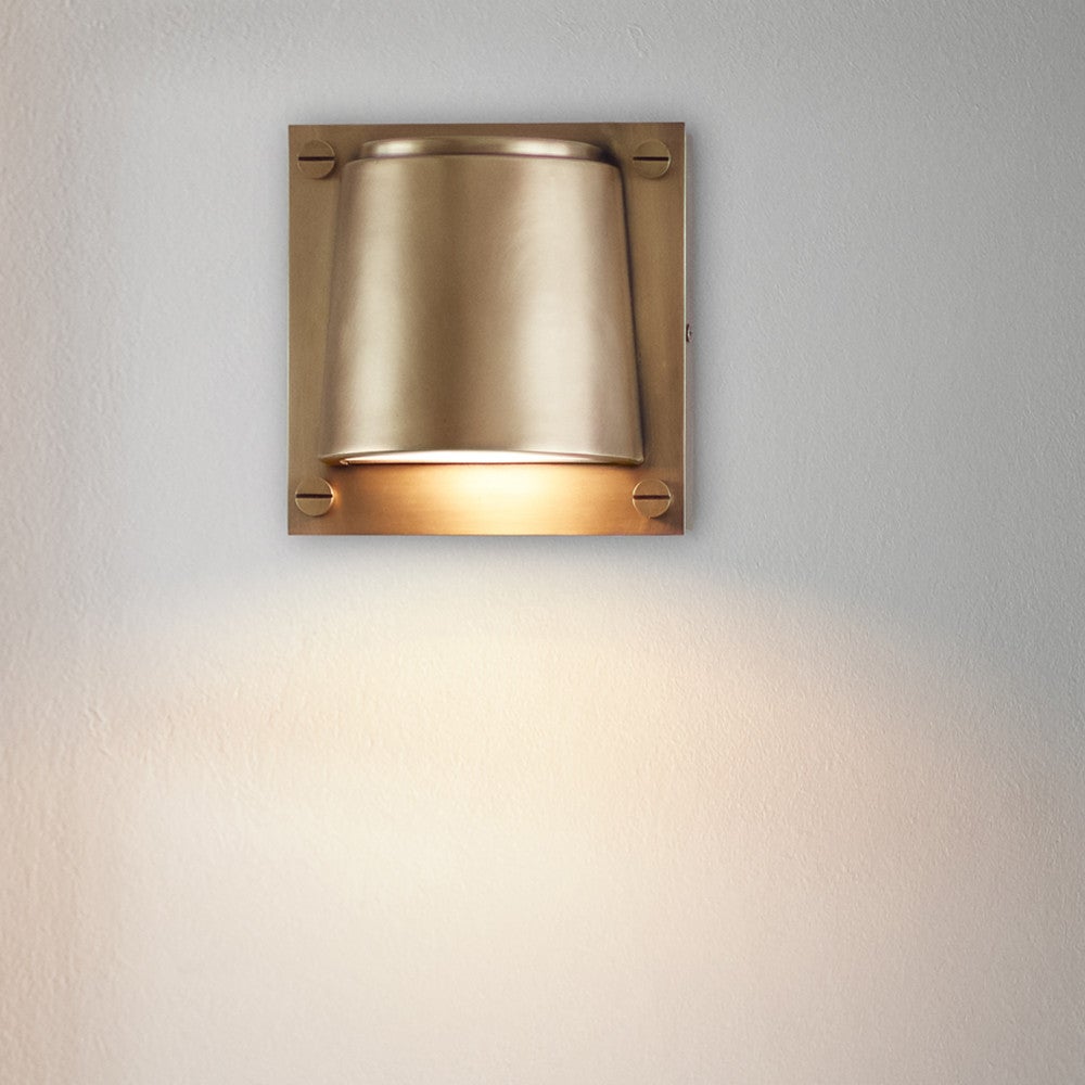 SCOUT Small Single Light Sconce