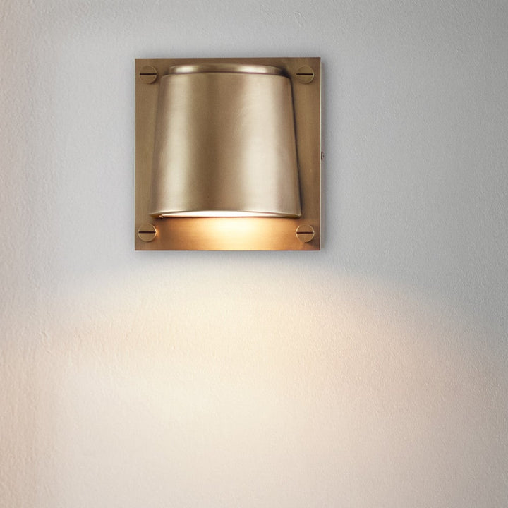 SCOUT Small Single Light Sconce