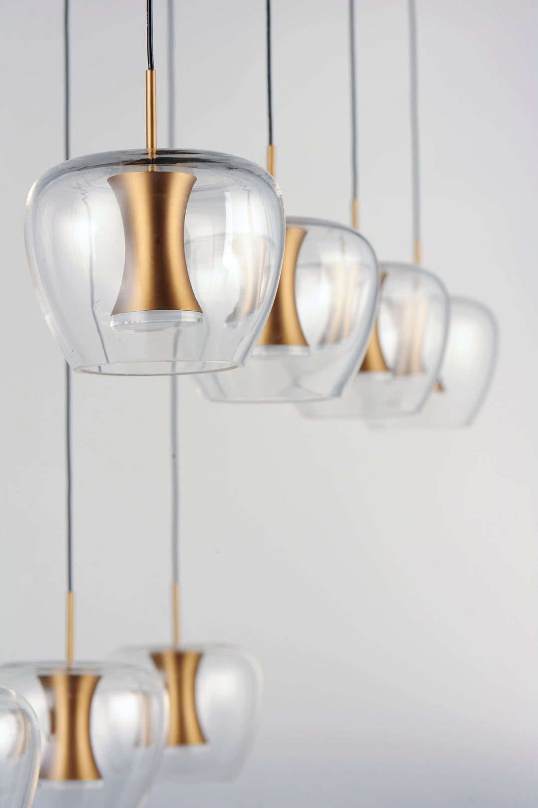 LED Black and Gold with Clear Apple Shaped Glass 8 Light Linear Pendant - LV LIGHTING